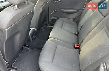Хэтчбек Mercedes-Benz A-Class 2011 в 
