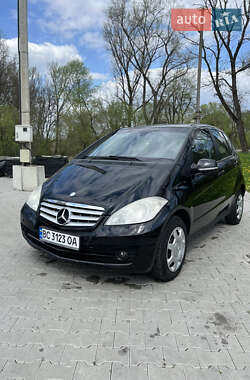 Хетчбек Mercedes-Benz A-Class 2011 в 