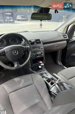 Хетчбек Mercedes-Benz A-Class 2011 в 