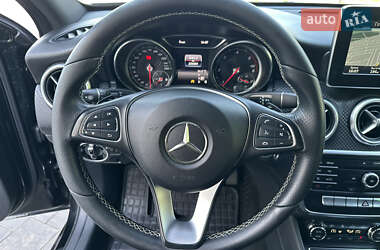 Хэтчбек Mercedes-Benz A-Class 2016 в 