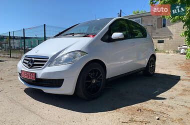 Хэтчбек Mercedes-Benz A-Class 2010 в 
