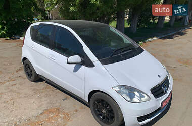 Хэтчбек Mercedes-Benz A-Class 2010 в 