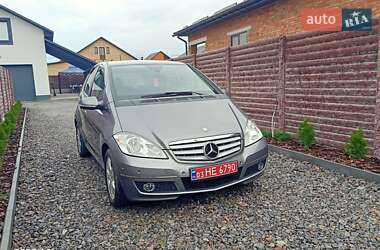 Хэтчбек Mercedes-Benz A-Class 2011 в 