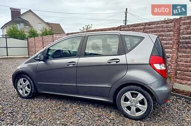 Хэтчбек Mercedes-Benz A-Class 2011 в 