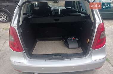 Хэтчбек Mercedes-Benz A-Class 2011 в 