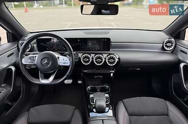 Хетчбек Mercedes-Benz A-Class 2018 в 