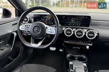 Хетчбек Mercedes-Benz A-Class 2018 в 