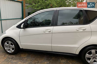 Хэтчбек Mercedes-Benz A-Class 2010 в 