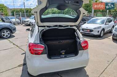 Хетчбек Mercedes-Benz A-Class 2013 в 