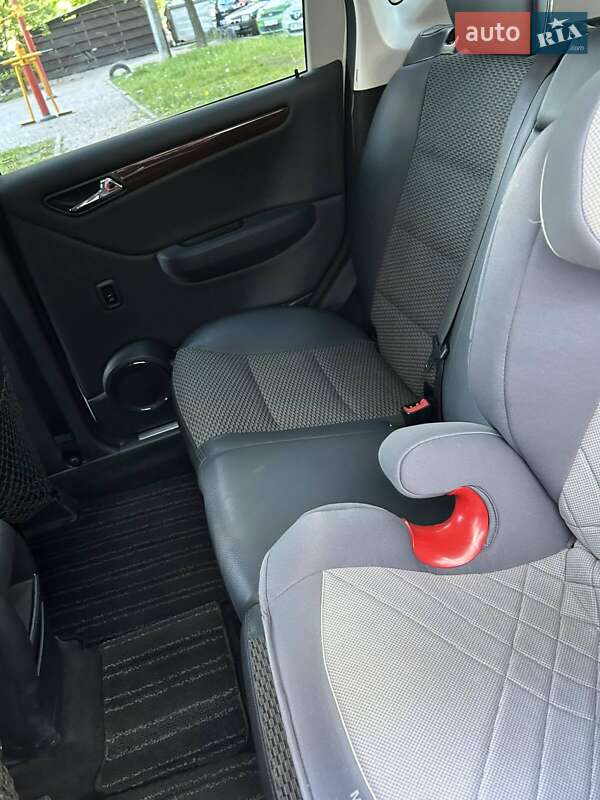 Хетчбек Mercedes-Benz A-Class 2011 в Вишневому