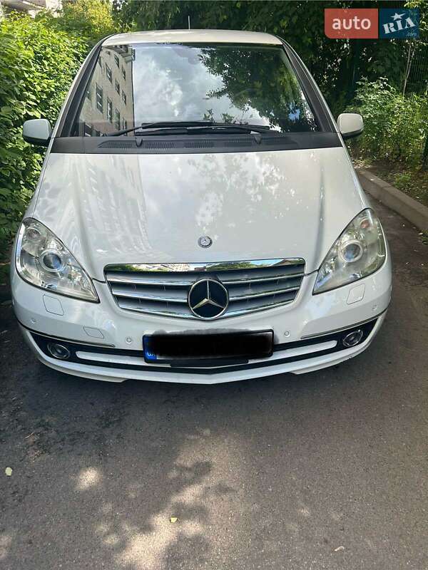 Хетчбек Mercedes-Benz A-Class 2011 в Вишневому