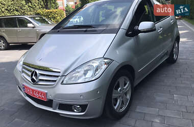 Хетчбек Mercedes-Benz A-Class 2010 в 