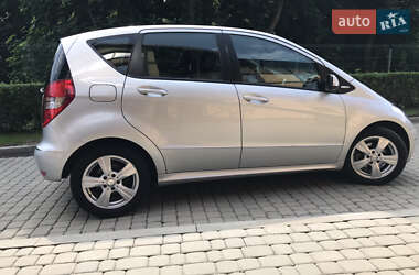 Хетчбек Mercedes-Benz A-Class 2010 в 
