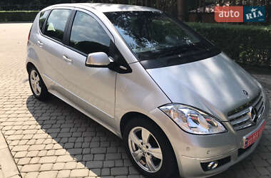Хетчбек Mercedes-Benz A-Class 2010 в 