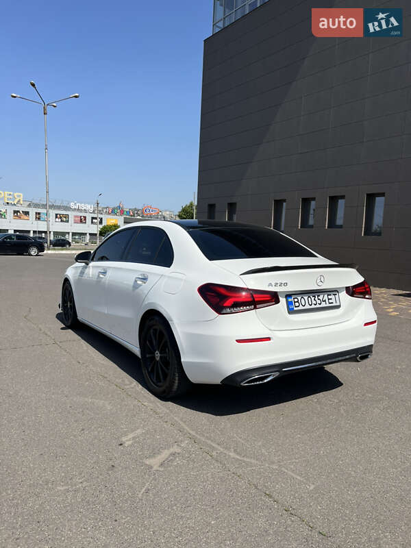 Седан Mercedes-Benz A-Class 2019 в Днепре
