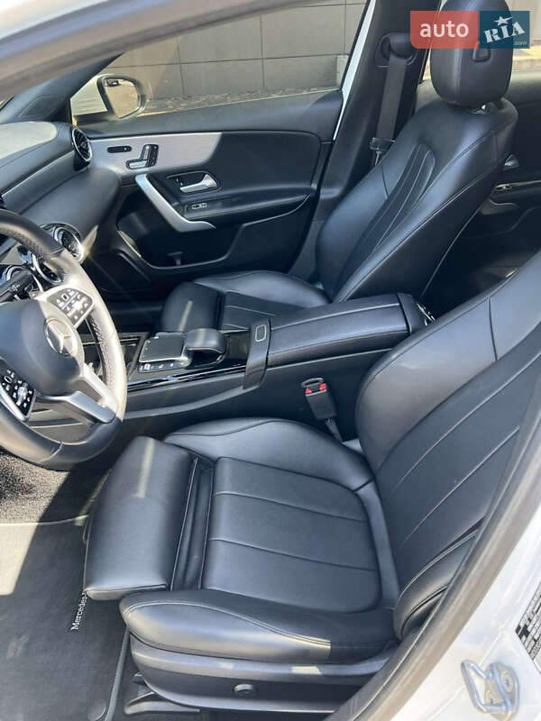 Седан Mercedes-Benz A-Class 2019 в Днепре