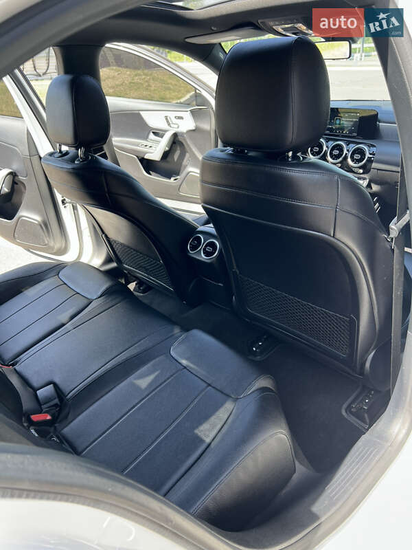 Седан Mercedes-Benz A-Class 2019 в Днепре