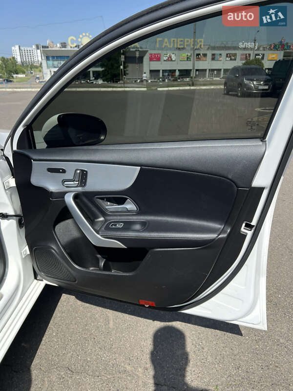 Седан Mercedes-Benz A-Class 2019 в Днепре