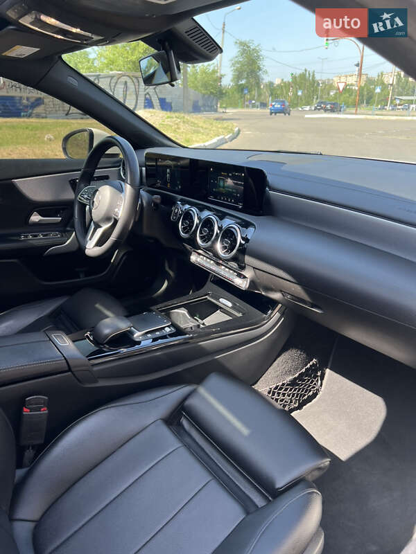 Седан Mercedes-Benz A-Class 2019 в Днепре