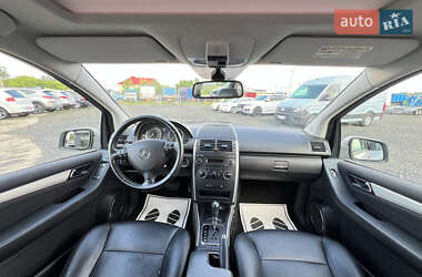 Хэтчбек Mercedes-Benz A-Class 2011 в 