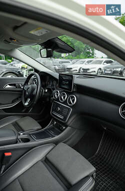 Хэтчбек Mercedes-Benz A-Class 2016 в 