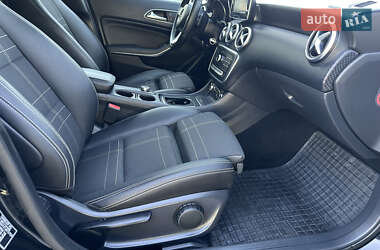Хетчбек Mercedes-Benz A-Class 2016 в 