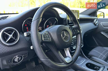 Хетчбек Mercedes-Benz A-Class 2016 в 