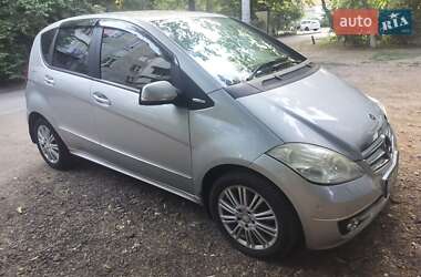 Хэтчбек Mercedes-Benz A-Class 2009 в 