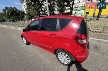 Хэтчбек Mercedes-Benz A-Class 2011 в 