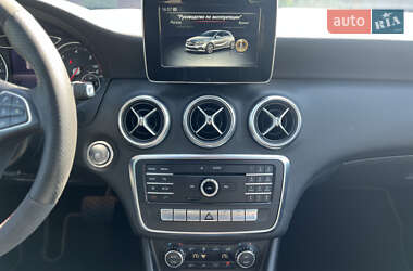Хетчбек Mercedes-Benz A-Class 2018 в 