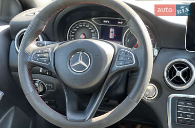 Хетчбек Mercedes-Benz A-Class 2018 в 