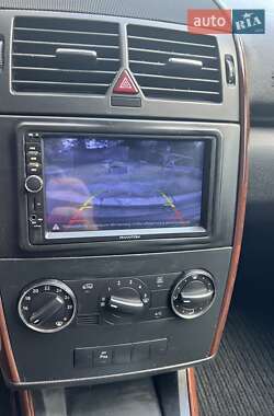 Хэтчбек Mercedes-Benz A-Class 2011 в 