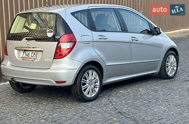 Хэтчбек Mercedes-Benz A-Class 2011 в 