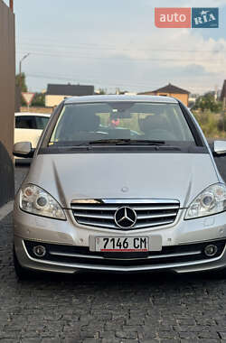Хэтчбек Mercedes-Benz A-Class 2011 в 