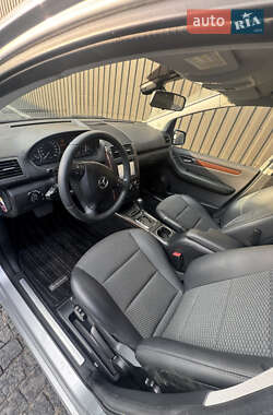 Хэтчбек Mercedes-Benz A-Class 2011 в 