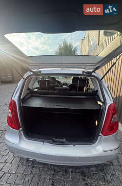 Хэтчбек Mercedes-Benz A-Class 2011 в 