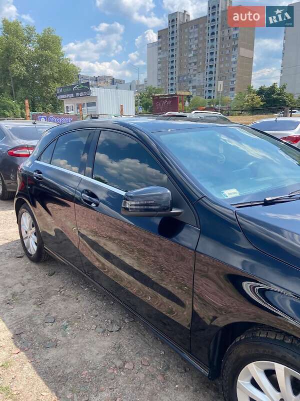 Хэтчбек Mercedes-Benz A-Class 2016 в Киеве