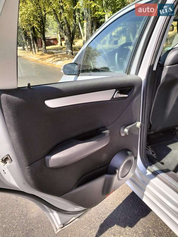 Хэтчбек Mercedes-Benz A-Class 2006 в Запорожье фото 28 Хэтчбек Mercedes-Benz A-Class 2006 в Запорожье