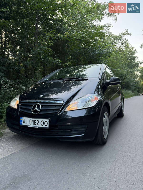 Хэтчбек Mercedes-Benz A-Class 2010 в 