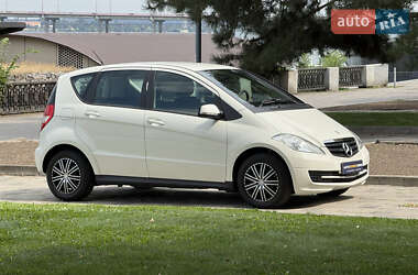 Хэтчбек Mercedes-Benz A-Class 2010 в 