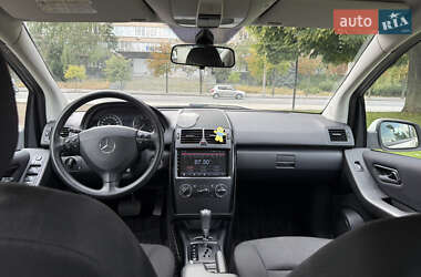 Хэтчбек Mercedes-Benz A-Class 2010 в 
