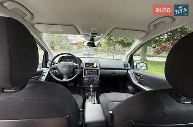 Хэтчбек Mercedes-Benz A-Class 2010 в 