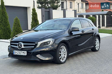 Хэтчбек Mercedes-Benz A-Class 2014 в 