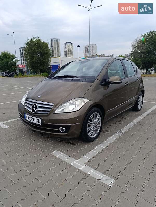 Хэтчбек Mercedes-Benz A-Class 2009 в 