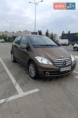 Хэтчбек Mercedes-Benz A-Class 2009 в 