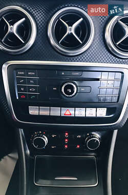 Хэтчбек Mercedes-Benz A-Class 2016 в 