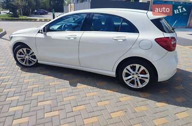 Хэтчбек Mercedes-Benz A-Class 2012 в 