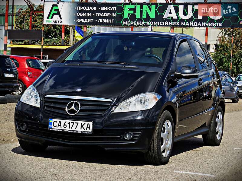 Хэтчбек Mercedes-Benz A-Class 2011 в 