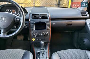 Хэтчбек Mercedes-Benz A-Class 2012 в 