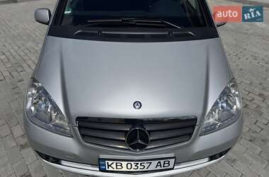 Хэтчбек Mercedes-Benz A-Class 2011 в 